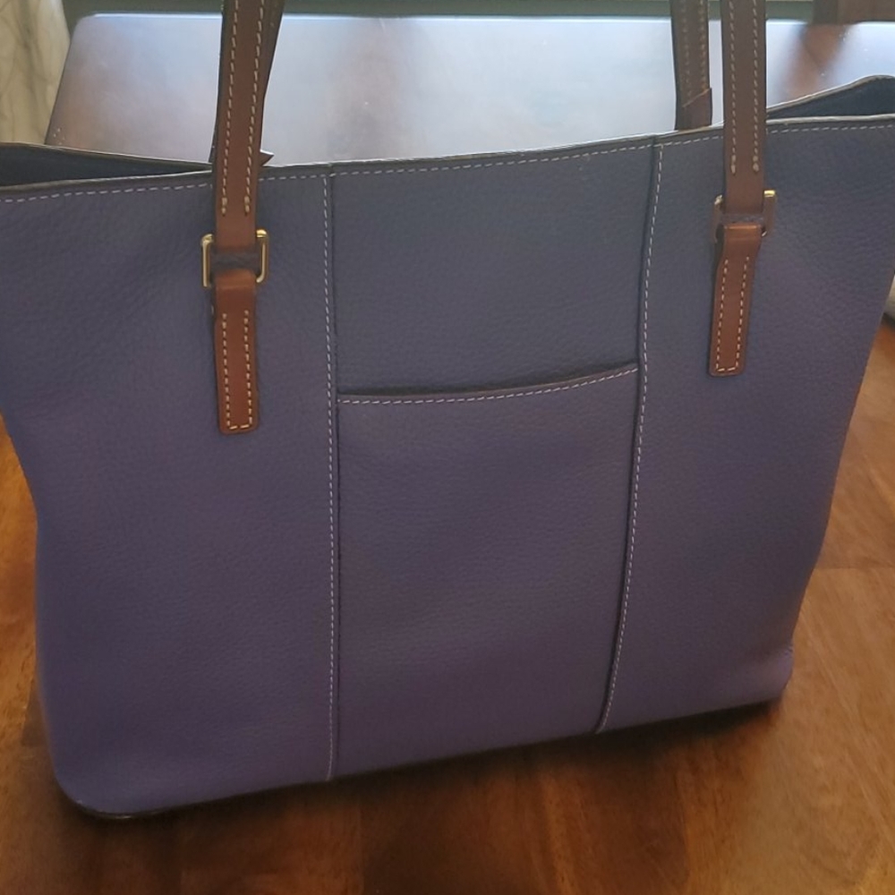 Large Dooney and Bourke tote. - Picture 2 of 7